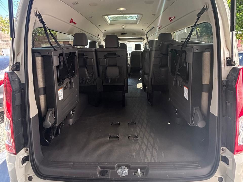 Toyota Hiace Conmuter 2.8 Minibus AT6 14AS