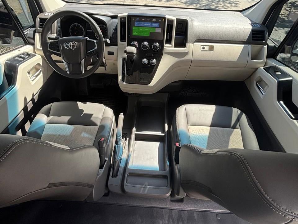 Toyota Hiace Conmuter 2.8 Minibus AT6 14AS