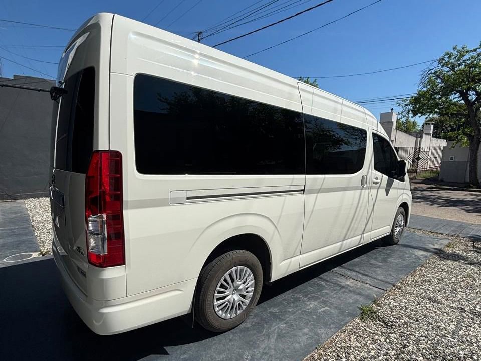 Toyota Hiace Conmuter 2.8 Minibus AT6 14AS