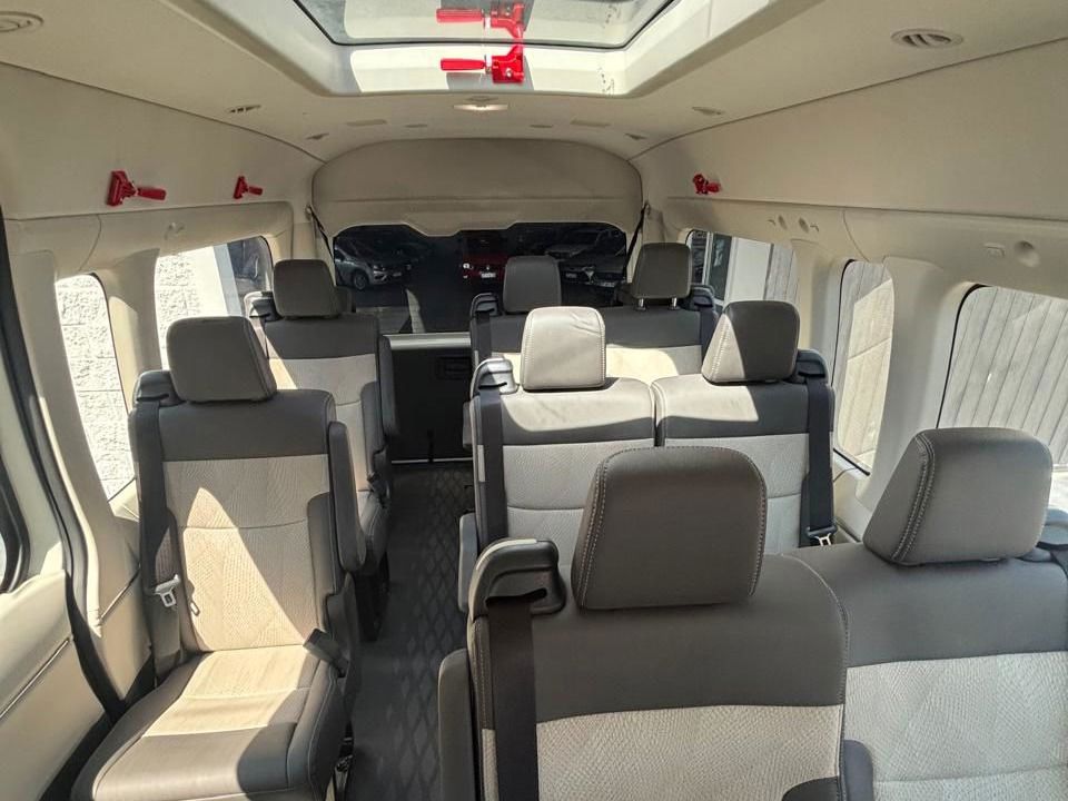 Toyota Hiace Conmuter 2.8 Minibus AT6 14AS