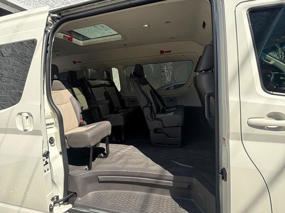 Toyota Hiace Conmuter 2.8 Minibus AT6 14AS