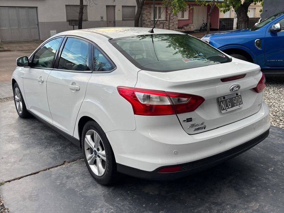 Ford Focus SE Plus 2.0L MT 4P