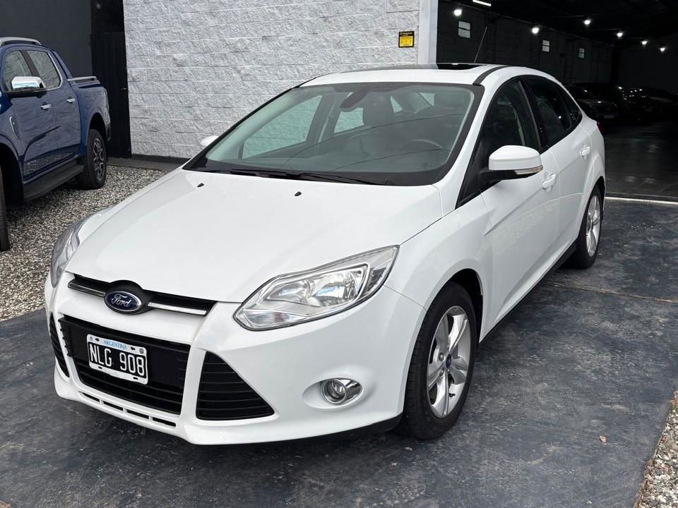 Ford Focus SE Plus 2.0L MT 4P