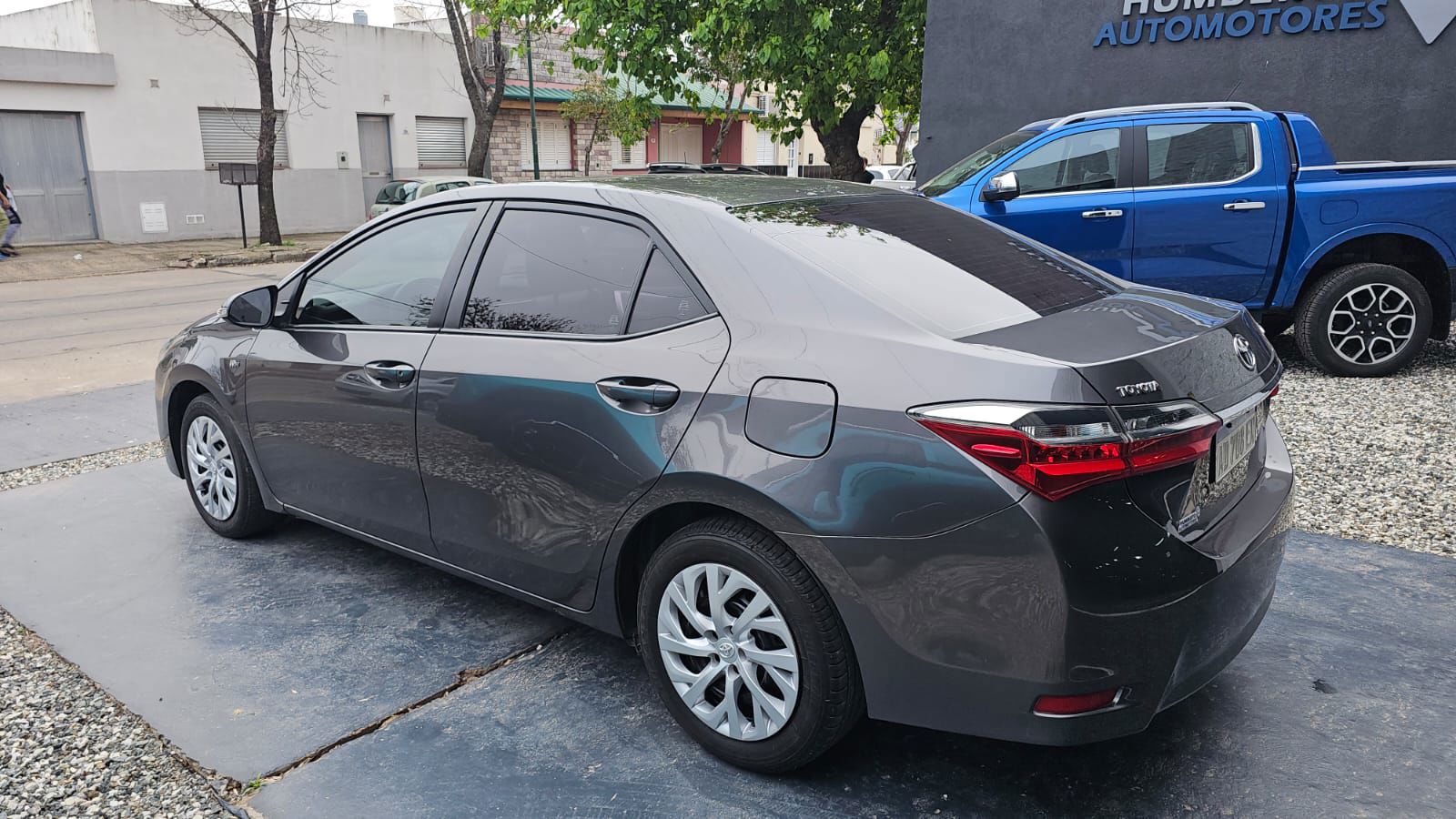 Toyota COROLLA XLI 1.8 6M/T con GNC